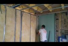 Cloison Placostil entre la cuisine et la douche 