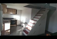 Escalier sur mesure avec placard intégré 