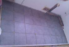 pose carrelage au sol de la cuisine 