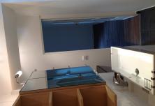 Vue de la douche vers la chambre 