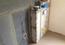 WC suspendu + habillage murs SDB avec plaques WEDI